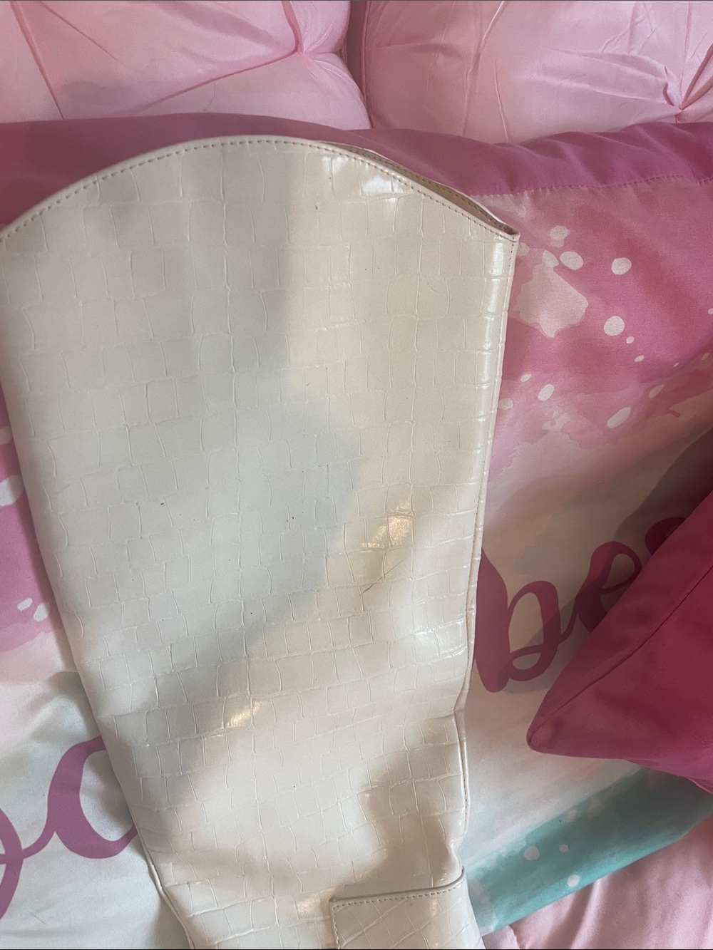 WhiteEmbossed Knee-High Pointed-Toe Boots flawed 8M - Picture 3 of 11